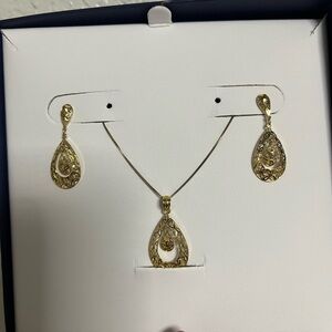 Elegant Gold Teardrop 14KT gold Jewelry Set